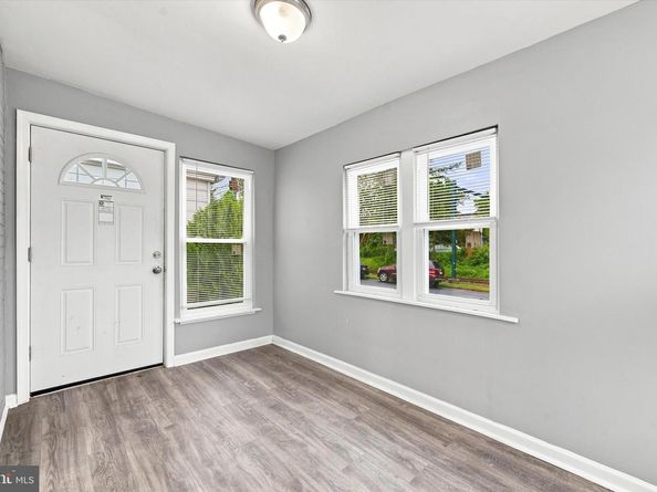 216 Woodlawn Avenue, Collingdale PA 19023
