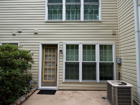 46946 Courtyard Square, Sterling VA 20164