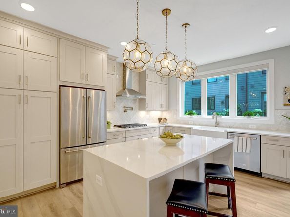 2609 Winchester Walk, Alexandria VA 22301