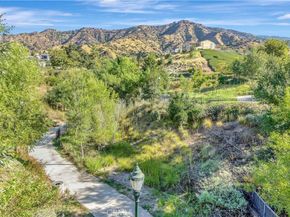 637 Lavender Way, Azusa CA 91702