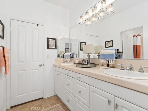 637 Lavender Way, Azusa CA 91702