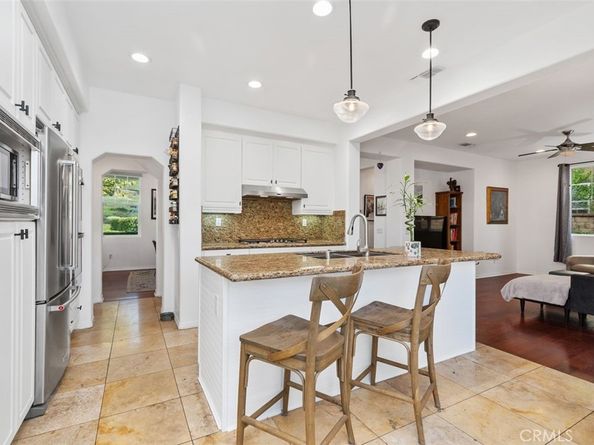 637 Lavender Way, Azusa CA 91702