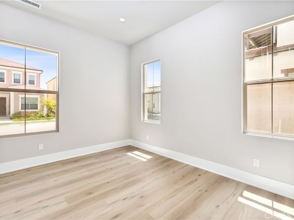 127 Oakstone, Irvine CA 92618