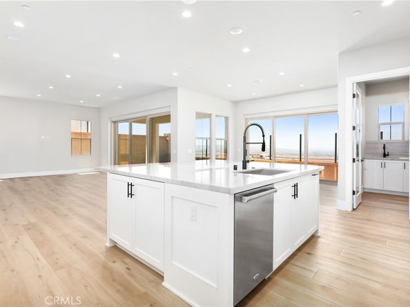 127 Oakstone, Irvine CA 92618