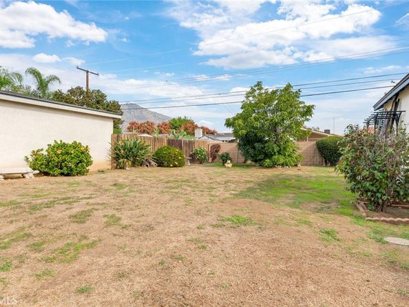 1146 N Azusa, Azusa CA 91702