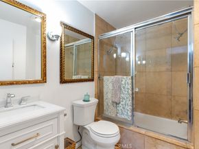 20253 Keswick St 326, Winnetka CA 91306