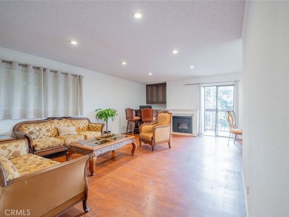 1745 Holly Drive 201, Glendale CA 91206