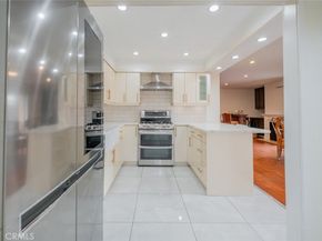 1745 Holly Drive 201, Glendale CA 91206