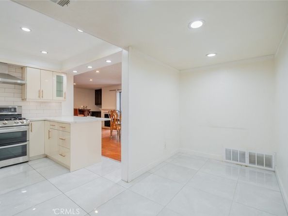 1745 Holly Drive 201, Glendale CA 91206