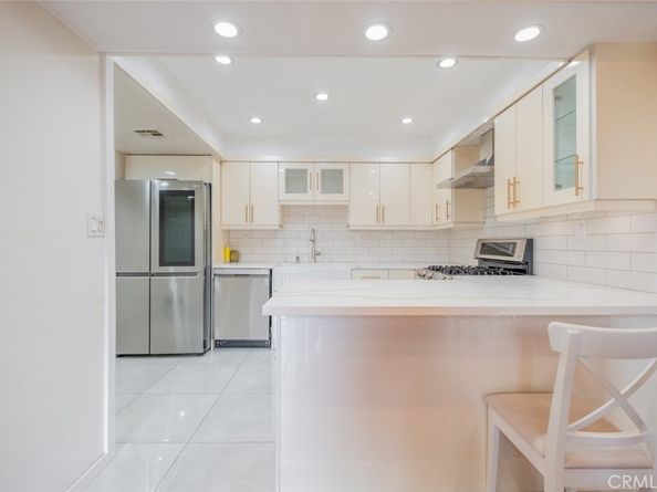 1745 Holly Drive 201, Glendale CA 91206