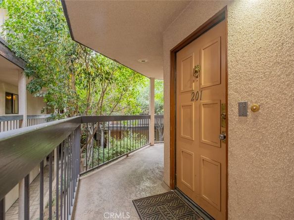 1745 Holly Drive 201, Glendale CA 91206