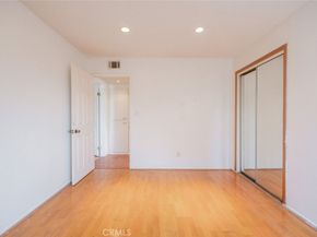 1745 Holly Drive 201, Glendale CA 91206