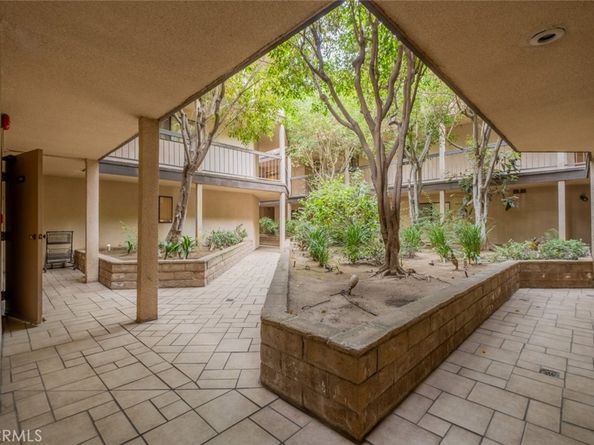 1745 Holly Drive 201, Glendale CA 91206