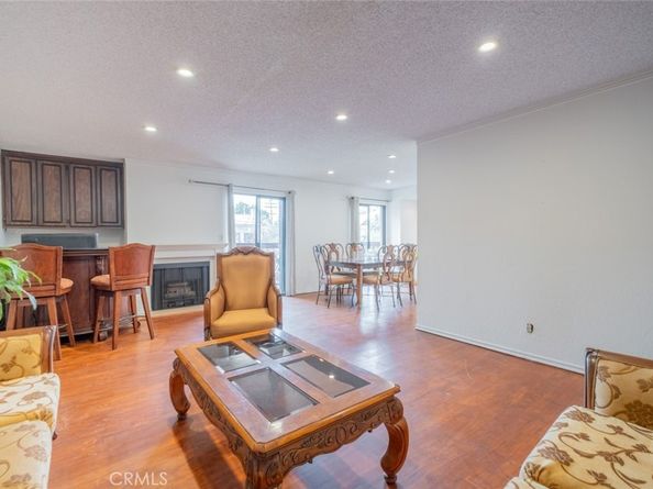 1745 Holly Drive 201, Glendale CA 91206