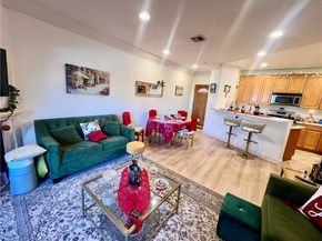 1515 Grismer Avenue 102, Burbank CA 91504