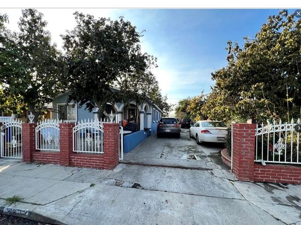 10931 Anzac, Los Angeles CA 90059