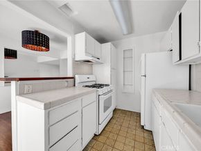 8843 De Haviland, Los Angeles CA 90045