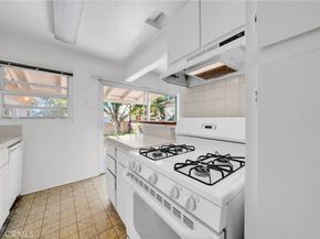 8843 De Haviland, Los Angeles CA 90045