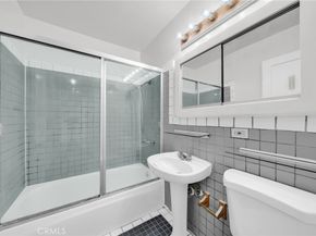 8843 De Haviland, Los Angeles CA 90045