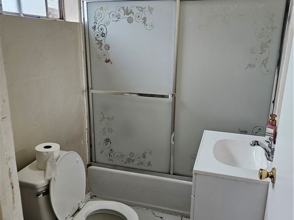 953 E 22nd Street, Los Angeles CA 90011