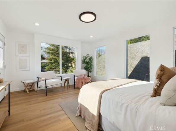 1290 E Woodbury Road, Pasadena CA 91104