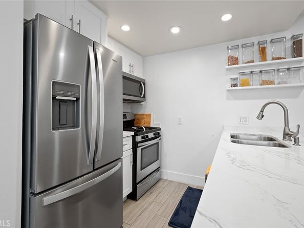 327 Chestnut Avenue 102, Long Beach CA 90802