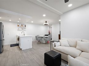 327 Chestnut Avenue 102, Long Beach CA 90802