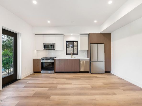 139 S Oak Knoll Avenue 103, Pasadena CA 91101