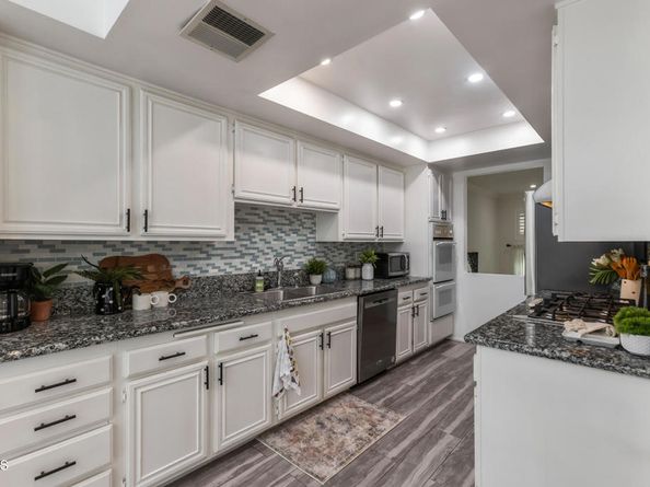 5230 Bellingham Avenue 6, Valley Village CA 91607