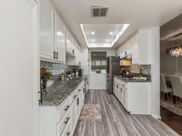 5230 Bellingham Avenue 6, Valley Village CA 91607