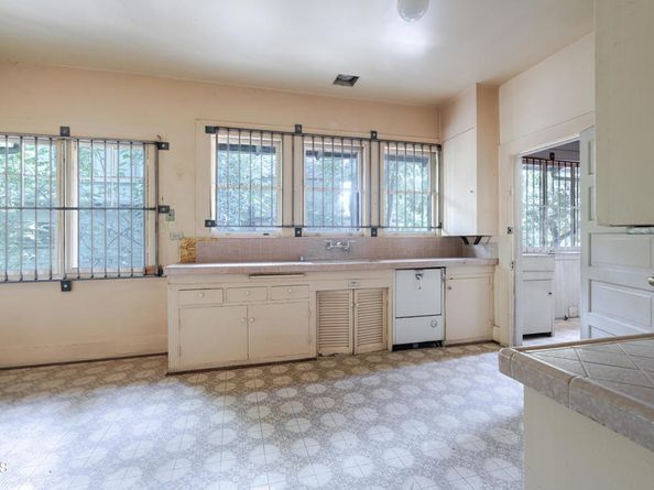 218 Madeline Drive, Pasadena CA 91105