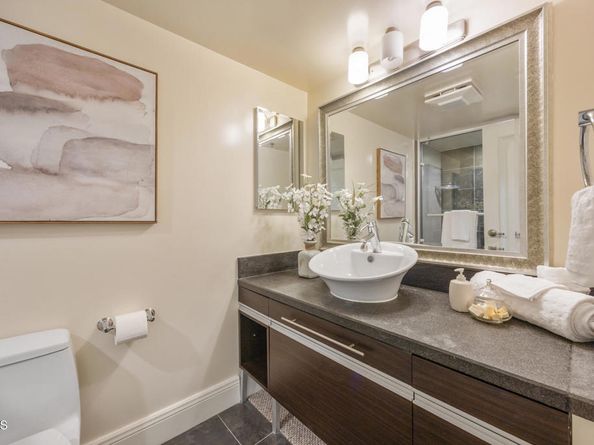 120 S Mentor Avenue 202, Pasadena CA 91106