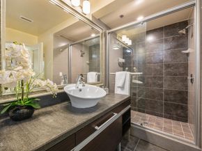 120 S Mentor Avenue 202, Pasadena CA 91106