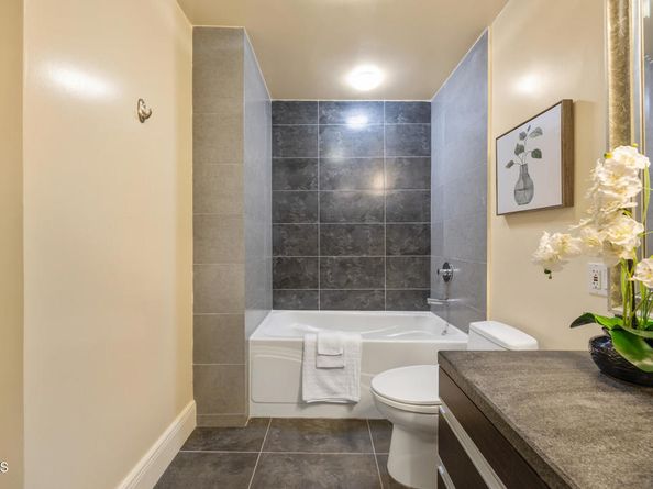 120 S Mentor Avenue 202, Pasadena CA 91106
