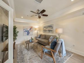 120 S Mentor Avenue 202, Pasadena CA 91106