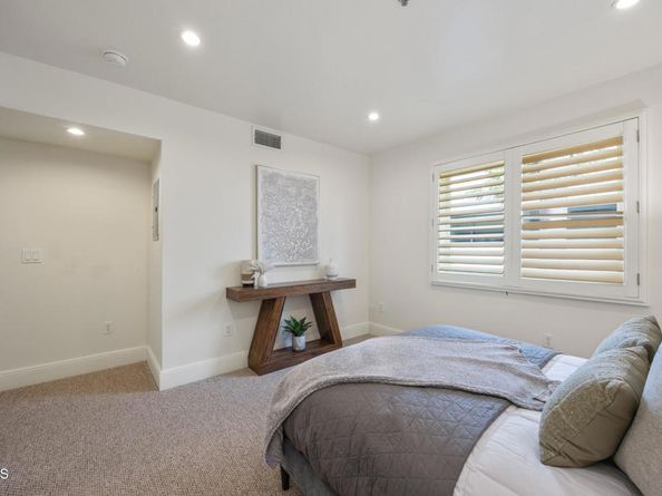 120 S Mentor Avenue 202, Pasadena CA 91106
