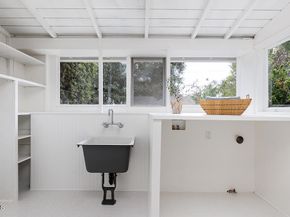 1660 Las Lunas Street, Pasadena CA 91106