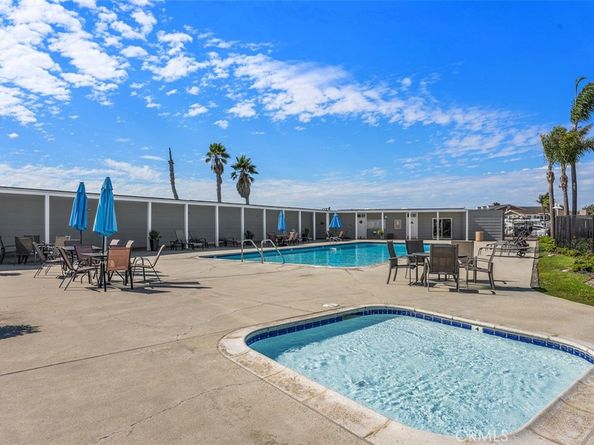 4045 Warner Ave, Huntington Beach CA 92649