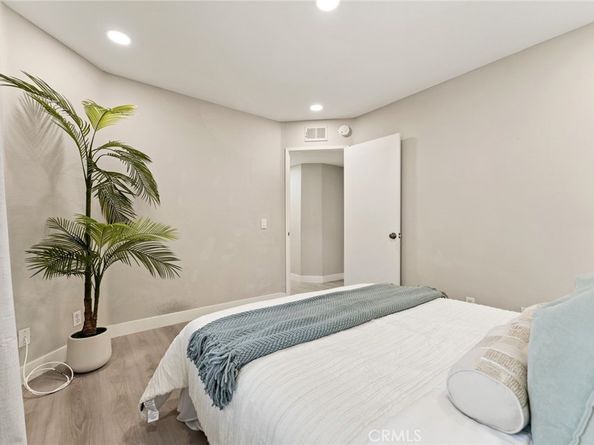 29 Stanford Court 93, Irvine CA 92612
