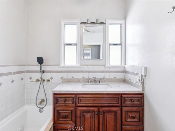 527 S Orchard Drive, Burbank CA 91506