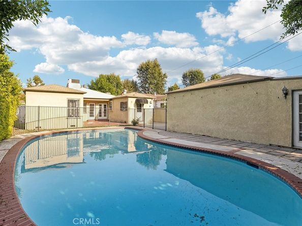 527 S Orchard Drive, Burbank CA 91506