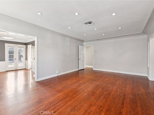 527 S Orchard Drive, Burbank CA 91506