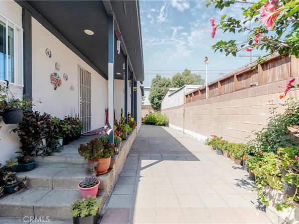 421 E 65th, Los Angeles CA 90003