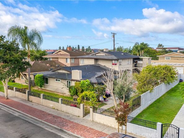 17091 Oak, Huntington Beach CA 92647