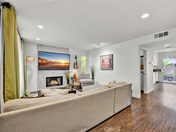 177 N Singingwood Street 22, Orange CA 92869