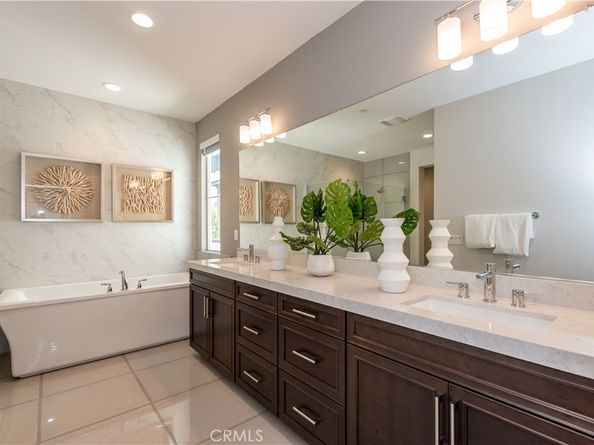 255 Sawbuck, Irvine CA 92618