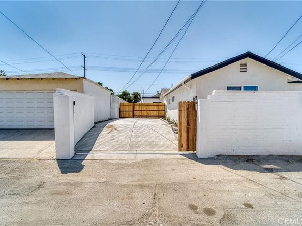 11443 11445 Saticoy Street, North Hollywood CA 91605