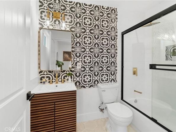 11443 11445 Saticoy Street, North Hollywood CA 91605