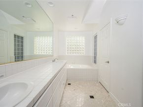 2243 Martin 419, Irvine CA 92612