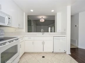 2243 Martin 419, Irvine CA 92612